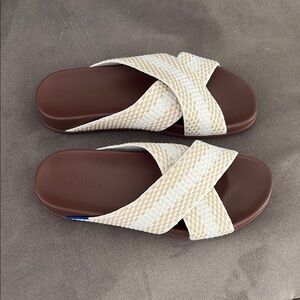 Rothy’s The Weekend Slide — Women's Sandals in Cream and Brown